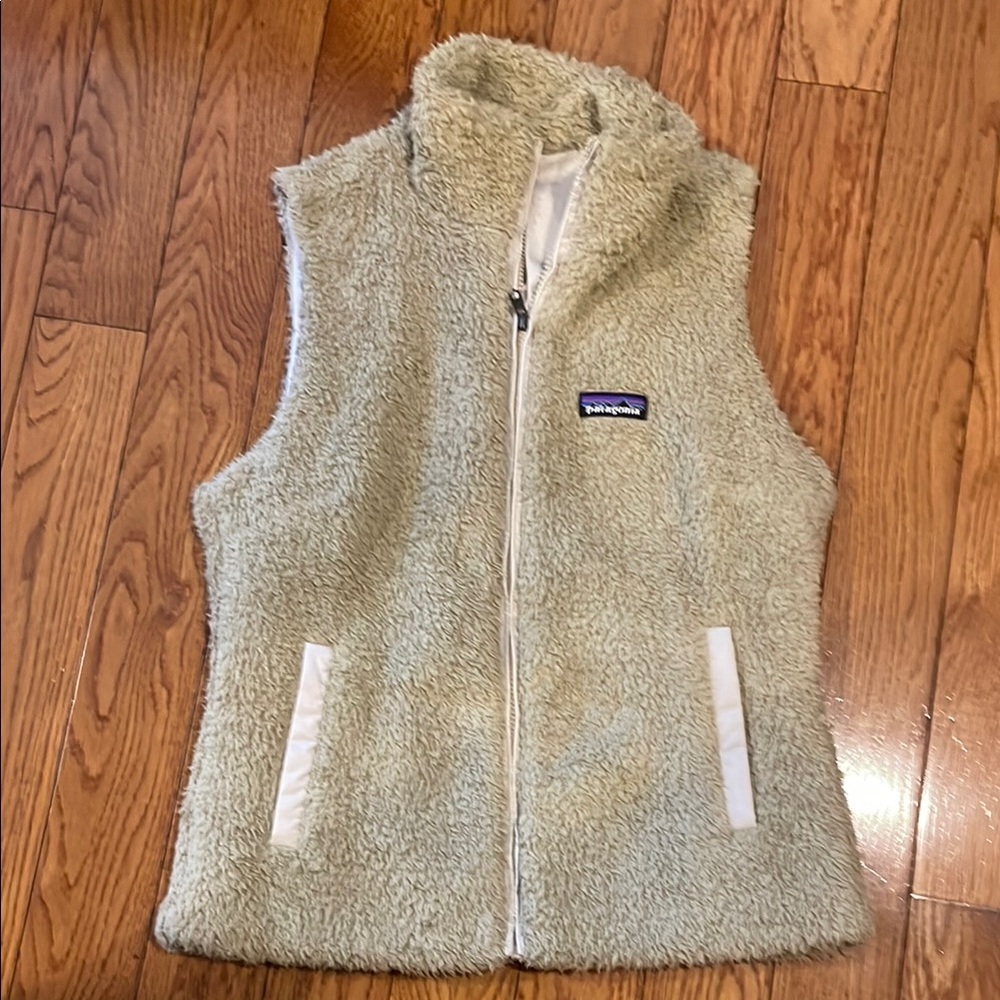 Patagonia women’s medium Fleece Vest - Cream excellent condition